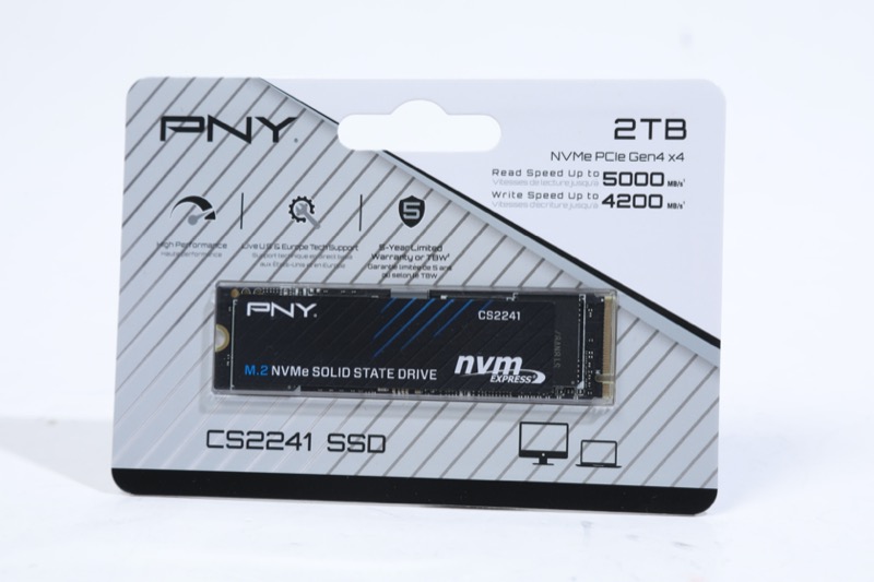 測試使用 PNY CS2241 2TB SSD（售價：$659）。