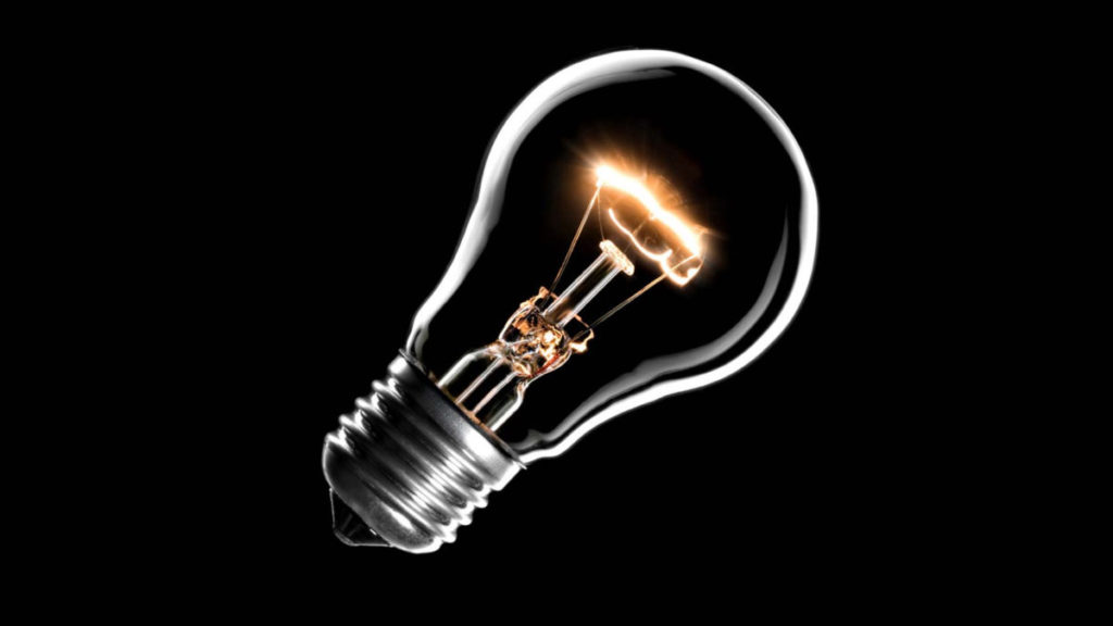 根據一份 2020 年的調查顯示，美國約有 30% 的家庭仍在使用傳統鎢絲燈泡或慳電燈泡產品。