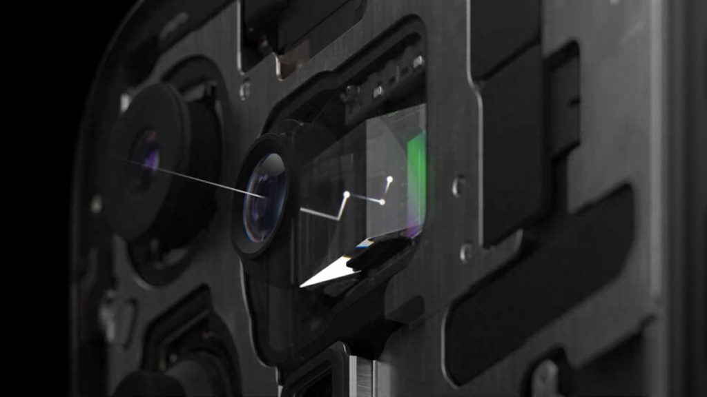 iPhone 15 Pro Max 採用四連反射稜鏡設計，提供 120mm 長焦距。