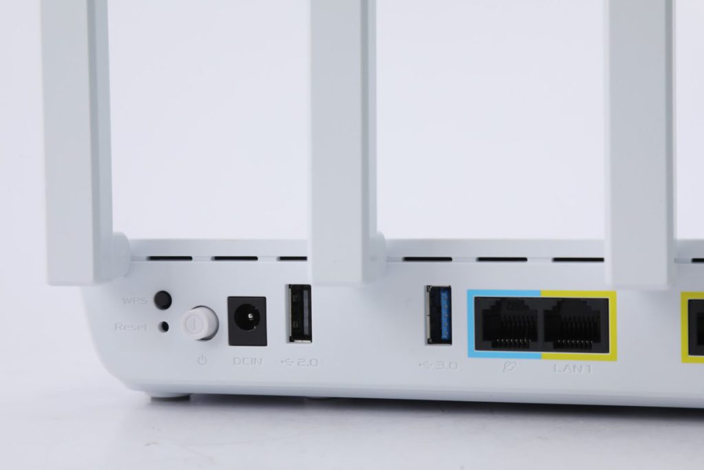 設USB介面支援儲存分享、3G／4G LTE備用連線等額外功能