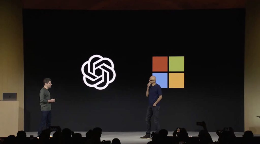 微軟 CEO Satya Nadella 到場站台。