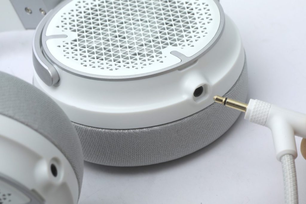 耳機可換其他線兼容XLR介面用於耳擴聆聽音樂