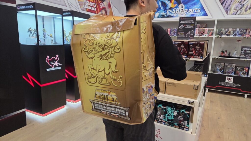 這不止一件聖衣吧