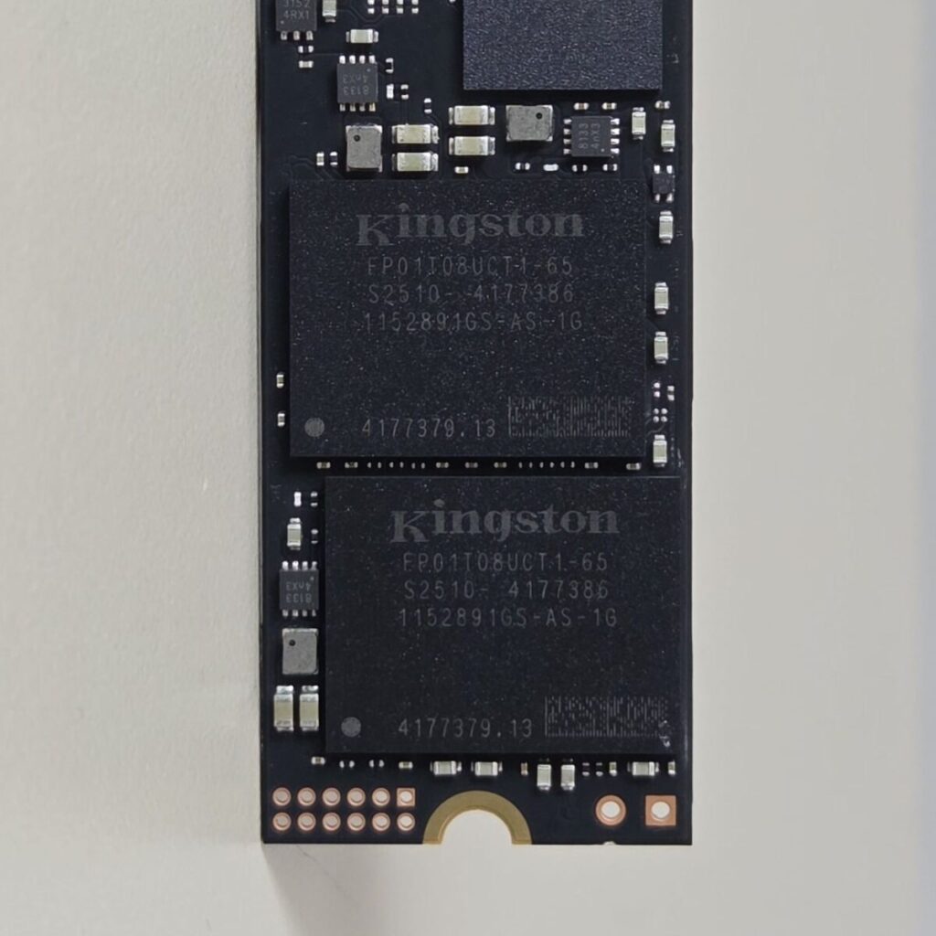 FURY Renegade Gen5 使用 BiCS8 的 TLC NAND 快閃記憶體。
