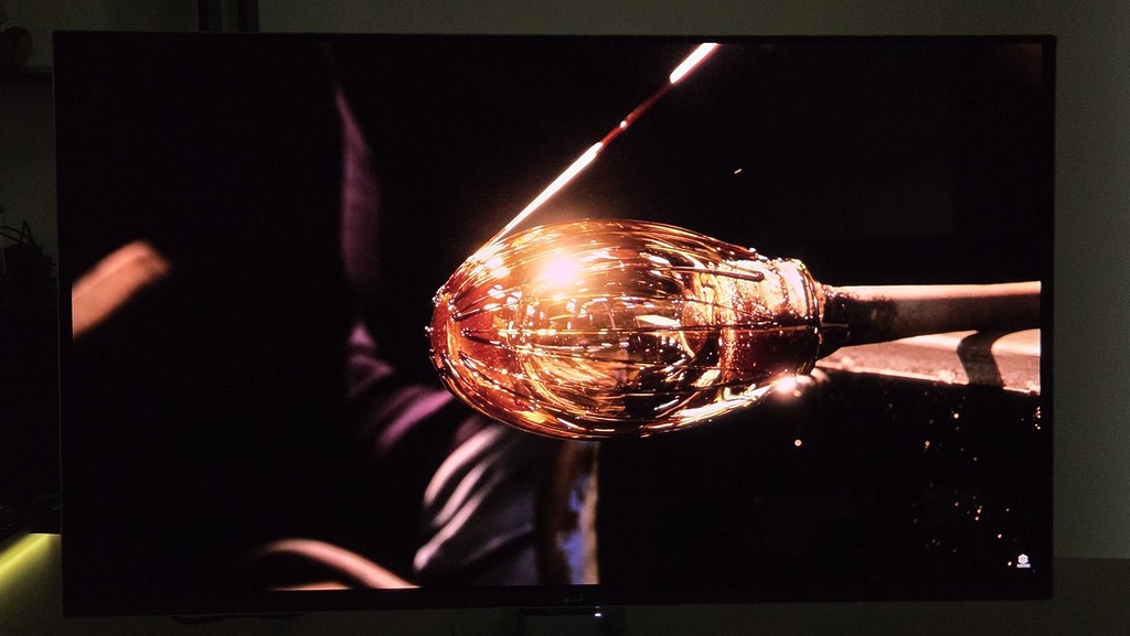 黑位及像素發光是 OLED 強項,製作 HDR 內容播放也是 OLED 面板的原生優勢。