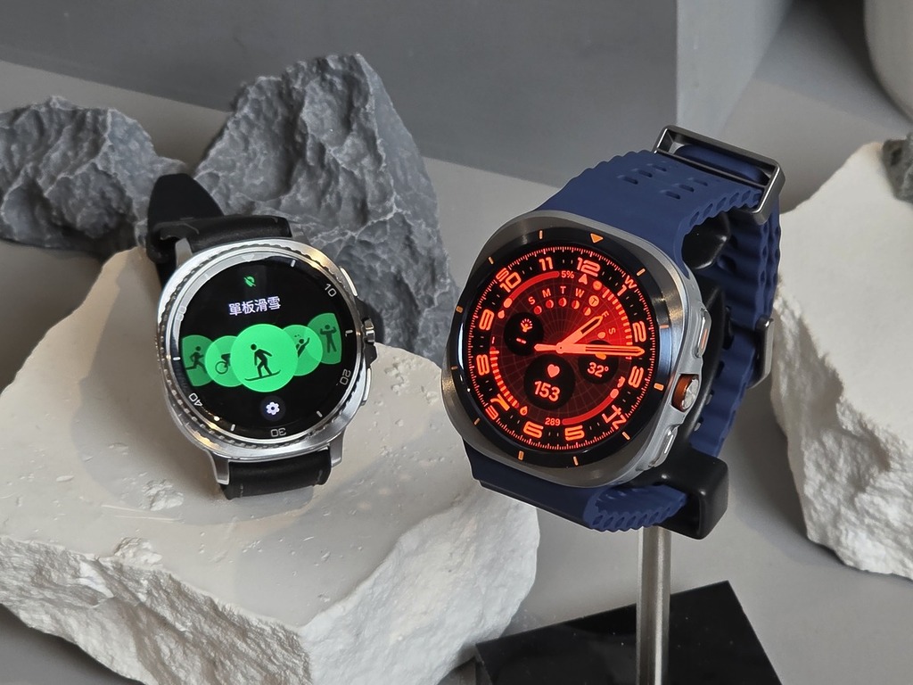 Samsung Galaxy Watch 8(左)及 Galaxy Watch Ultra (2025)