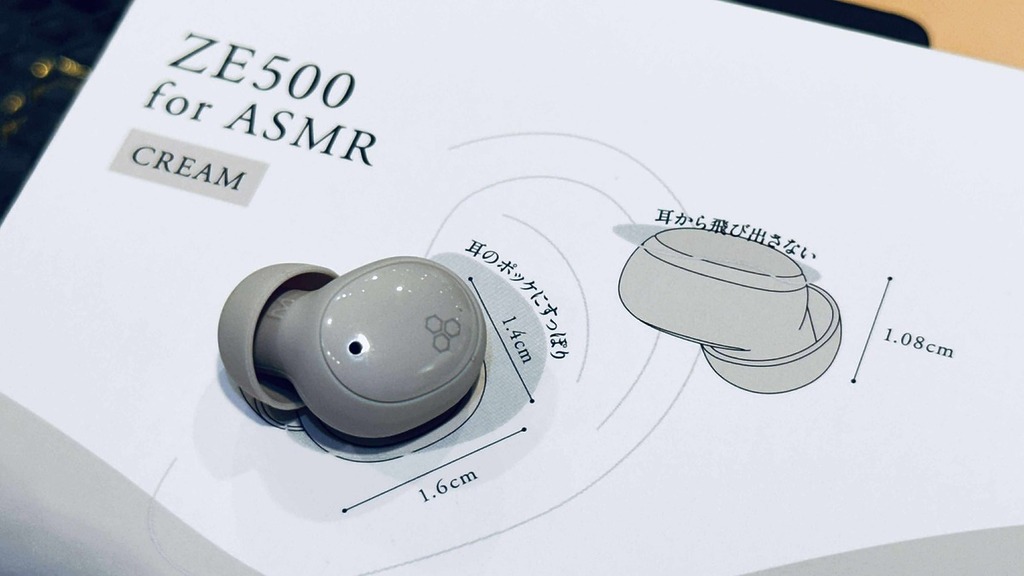耳機本體的體積非常小巧,耳機只有 1.6cm x 1.4cm