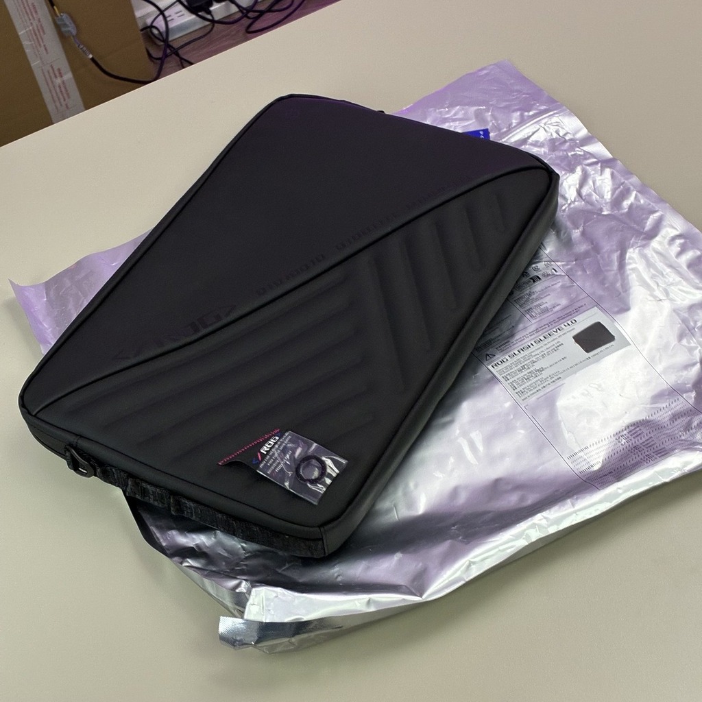 ROG SLASH 手提電腦袋 4.0,可裝 16 吋的機種 (HK$798)。