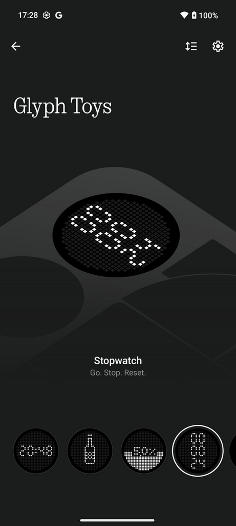 目前 Glyph Toys 可使用的功能有限，目前只有時鐘、轉酒瓶、電量顯示及 Stopwatch 等功能，如果日後能加入例如播音樂時會顯示曲目、指南針等功能，相信會更實用。