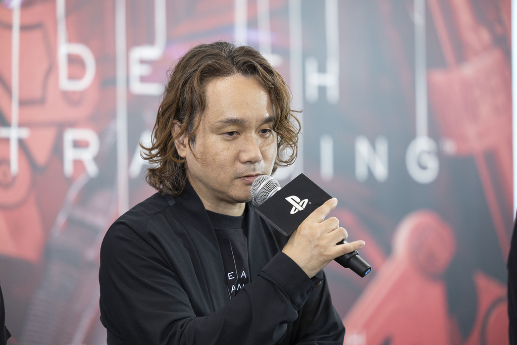 新川洋司表示麥哲倫巨人是他和小島先生在設計潛艇期間,無心插柳而實現的「副產品」。