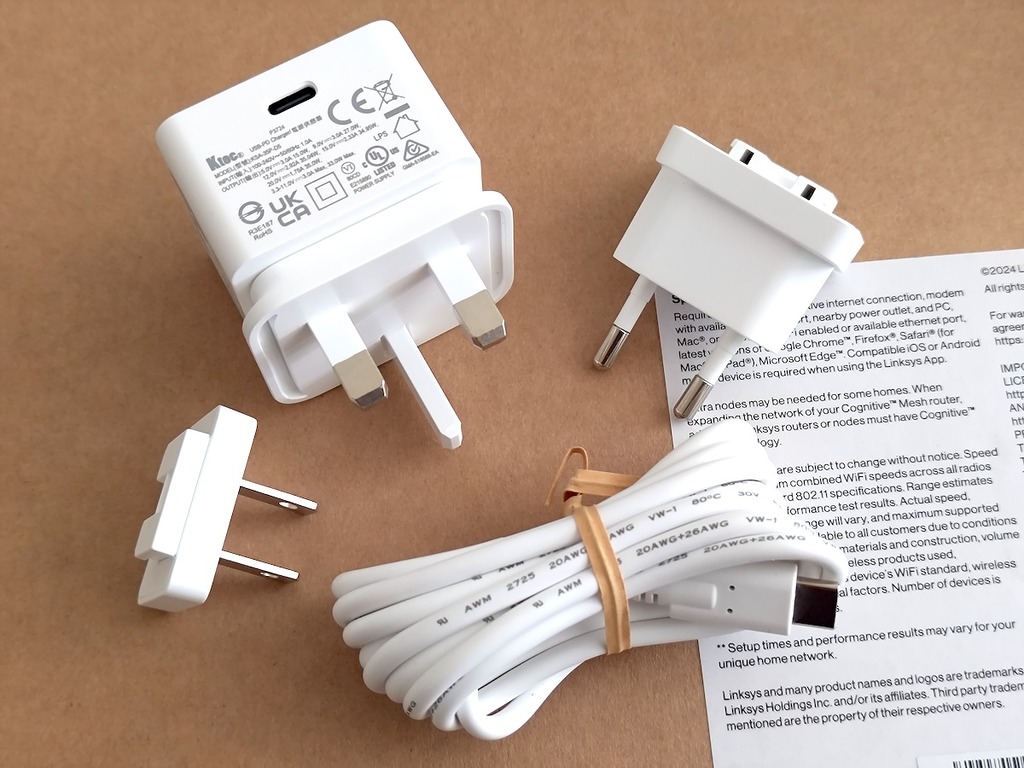 隨機也附上電源供應及適用於不同地區的插頭。
