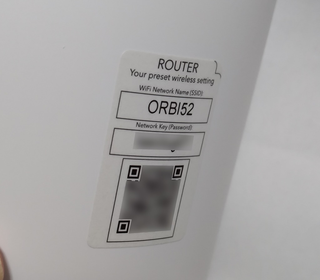 NETGEAR Orbi 870 路由器機面設 QR Code 作首次設定。