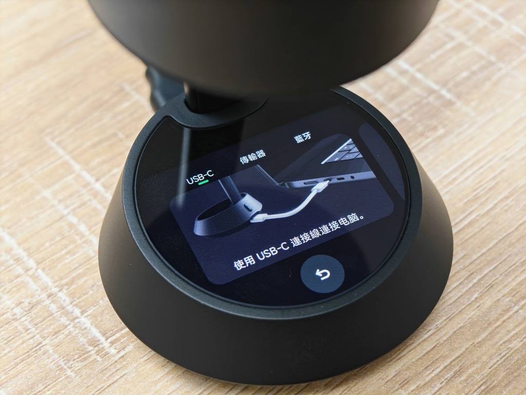 Insta360 Wave 可以 Type-C、無線 Adapter 或藍牙方式連接電腦或流動裝置。