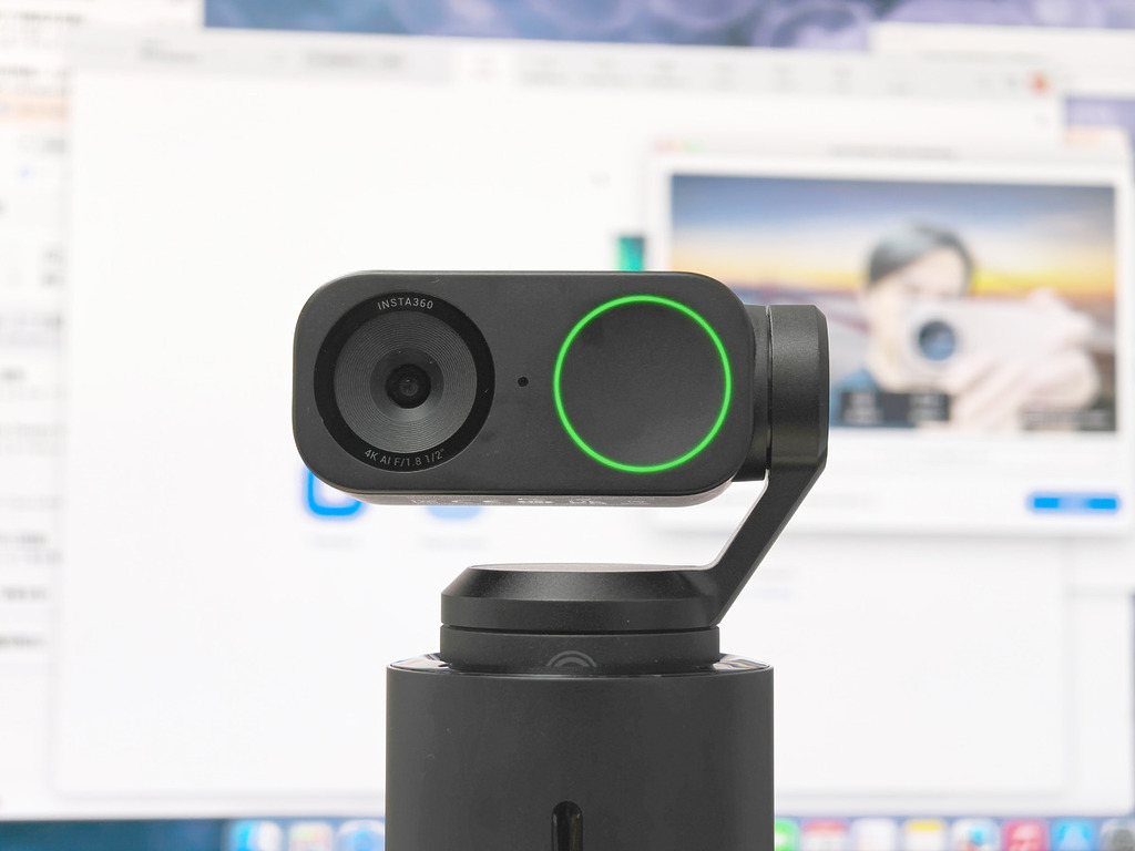 Insta360 Wave 本身以音效為主,更可以在頂部連接 Link2 視像鏡頭,變成功能更完極的視像會議系統。