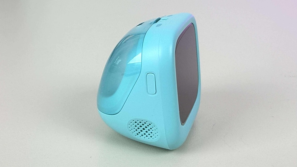 充電盒旁邊配有揚聲器