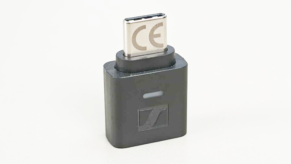 耳機還附一個 BTD700 USB Type-C 適配器,可即時將智能手機、平板電腦等相容的音訊來源升級為高解析度 aptX Adaptive。