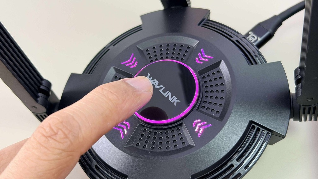 觸控面板能轉換燈光顏色,而呼吸燈效本身,原來亦有提示的作用。