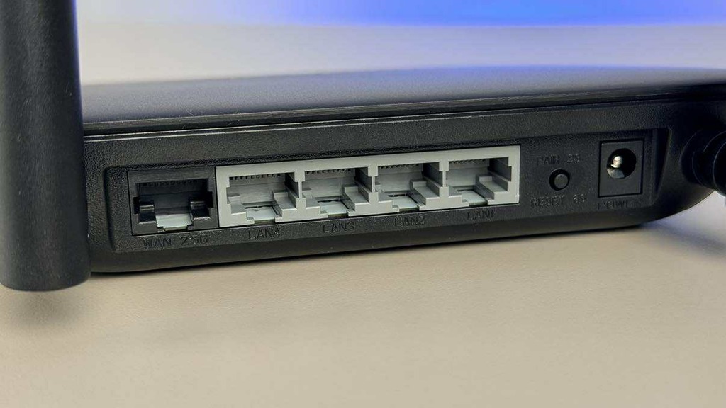 有線連接方面,會提供 1 個 2500 Mbps WAN 及 4 個 1000 Mbps,換言之在無線 Wi-Fi 連線下,Skyline Steam 5 能發揮 2.5Gbps (2500Mbps) 高速寬頻的速度,而在有線連接下,雖然只有最高 1000Mbps 左右的速度,但亦能滿足遊戲及 4K 串流的需要。