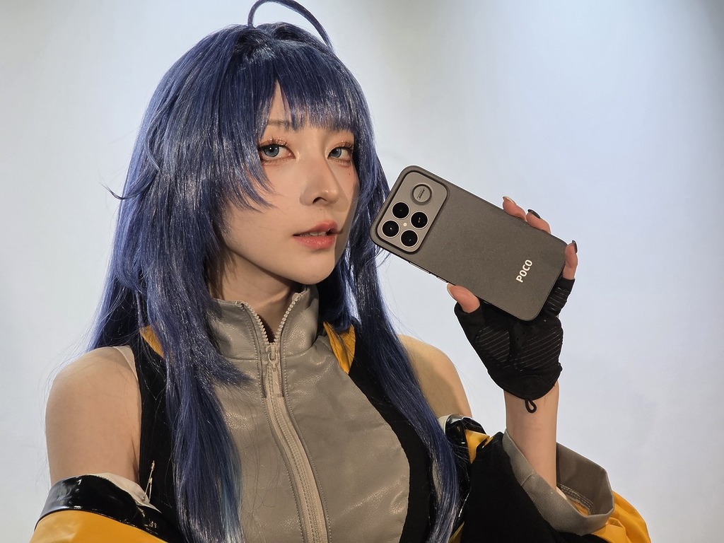 新機除了經典黑亦有丹寧藍兩種選擇。