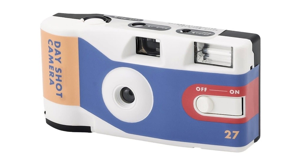 DAY SHOT 是一款用完即棄的菲林相機,外型跟以往的傻瓜機相若。
