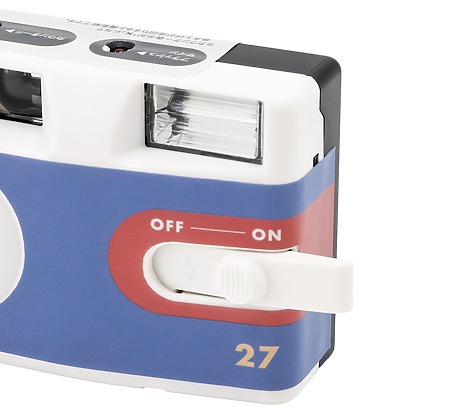 開關放在機面,拉出來就著機影相。