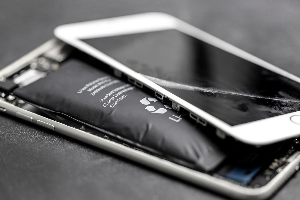 電池老化的過程中,電池內部物料會因為化學反應而產生氣體,當氣體不斷積聚會使裝置外殼膨脹。