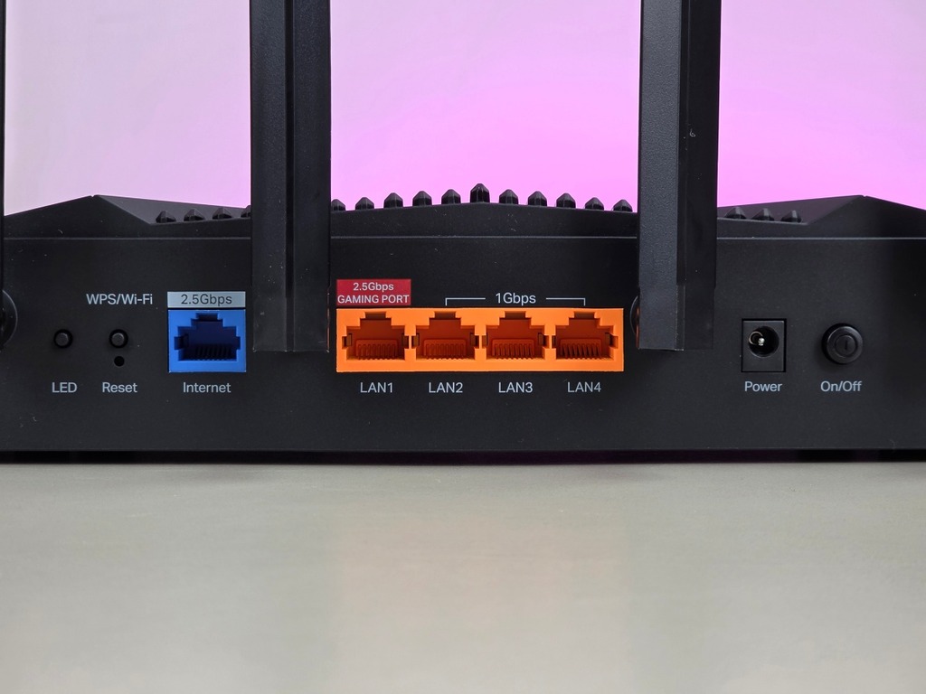 這張圖片的 alt 屬性值為空，它的檔案名稱為 resize_ge400_7-1-1024x768.jpg
提供 2 組支援 Multi-Giga 技術的 2.5Gbps 有線網絡介面，再加 3 組 1Gbps LAN 介面。