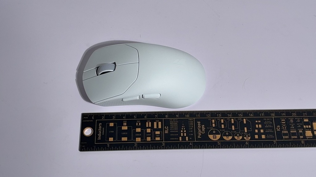 長 120mm,適合亞洲人的一般手掌大小。