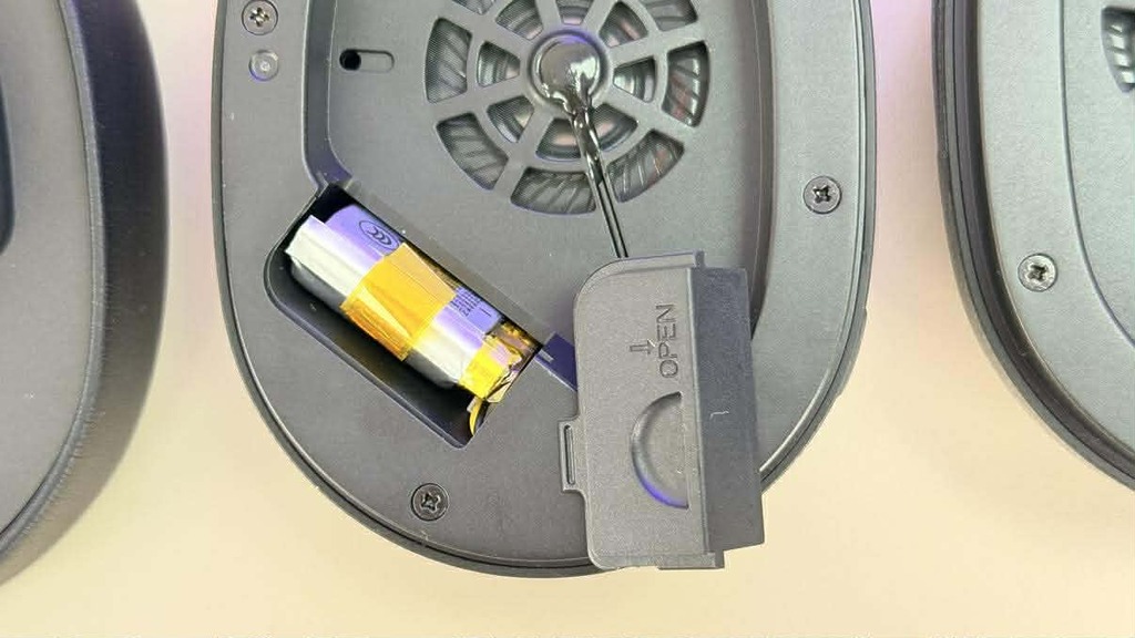 另外耳機的電池也能更換，不過更換電池方面，會需要用家向日本官方客服查詢。