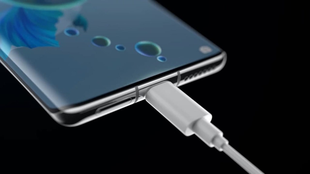 電池管理系統會因應裝置的電量去調節充電的功率，只有在裝置處於極低電量時，才會觸發大功率超快充。