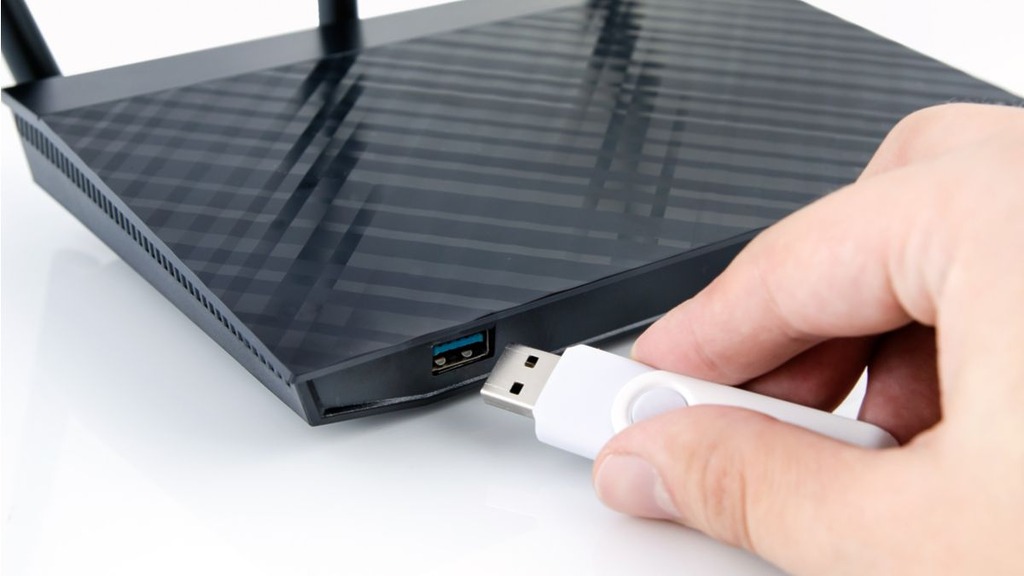 在 2013 年的文章就指出，USB 3.0 標準會干擾 2.4 GHz Wi-Fi 訊號。USB 3.0 在傳輸數據時會產生寬頻雜訊，其頻率範圍部分落在 2.4 GHz Wi-Fi 訊號的 2.4-2.5 GHz 頻段內