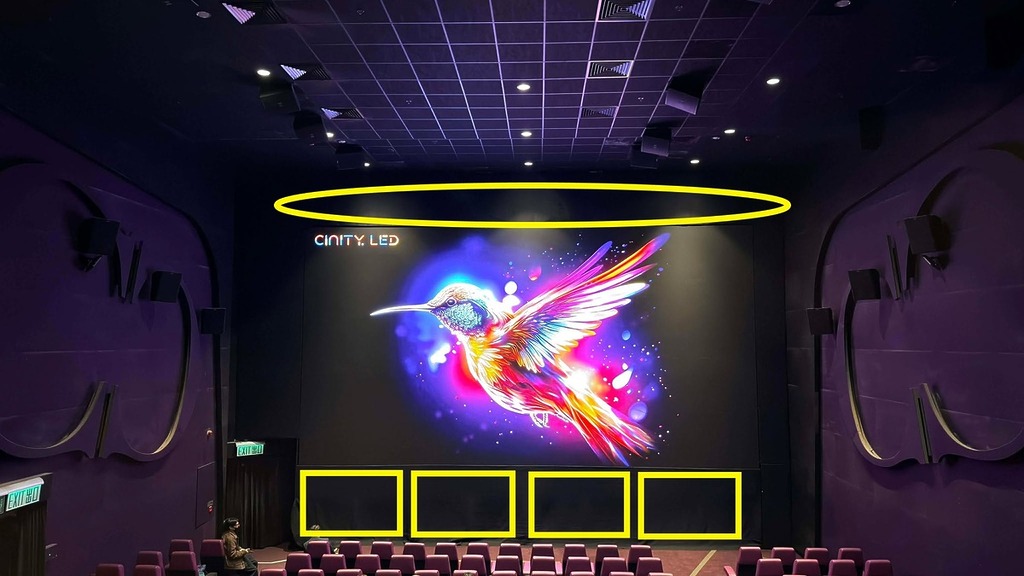 根據現場嘉賓的講解,原來屏幕的上方及下方,分別會有 1 個天頂聲喇叭,和 4 個重低音喇叭。