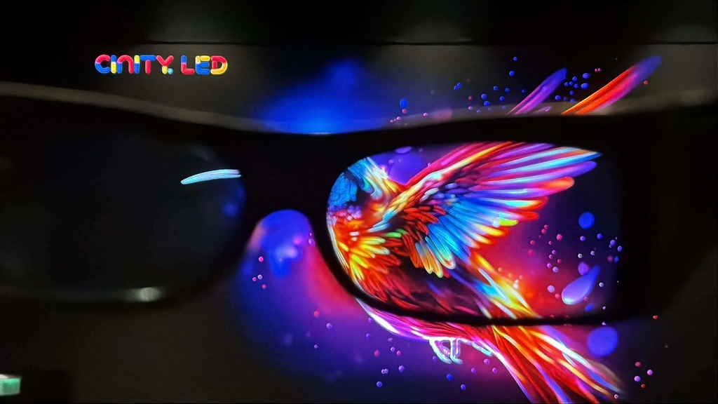 新的 3D 眼鏡能改善傳統偏光式 3D 眼鏡畫面昏暗感,色彩表現會更鮮豔。