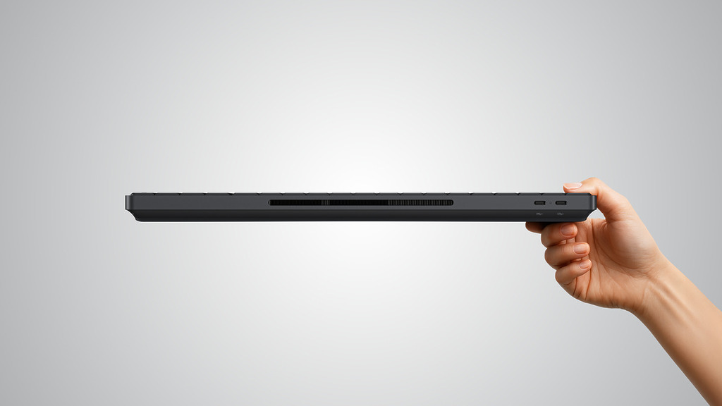 對比一般盒子型 mini PC，HP EliteBoard G1a 的設計會更簡潔，便攜性亦更高。不過機新只有兩個 USB-C 插頭。擴展性會較弱，或需要配合 USB Hub 來使用。