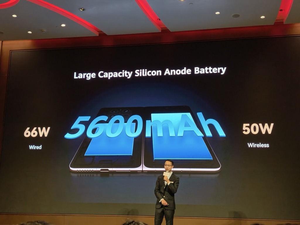 續航力由 5,600mAh 電池支援，並兼容 66W 有線及 50W 無線快充。