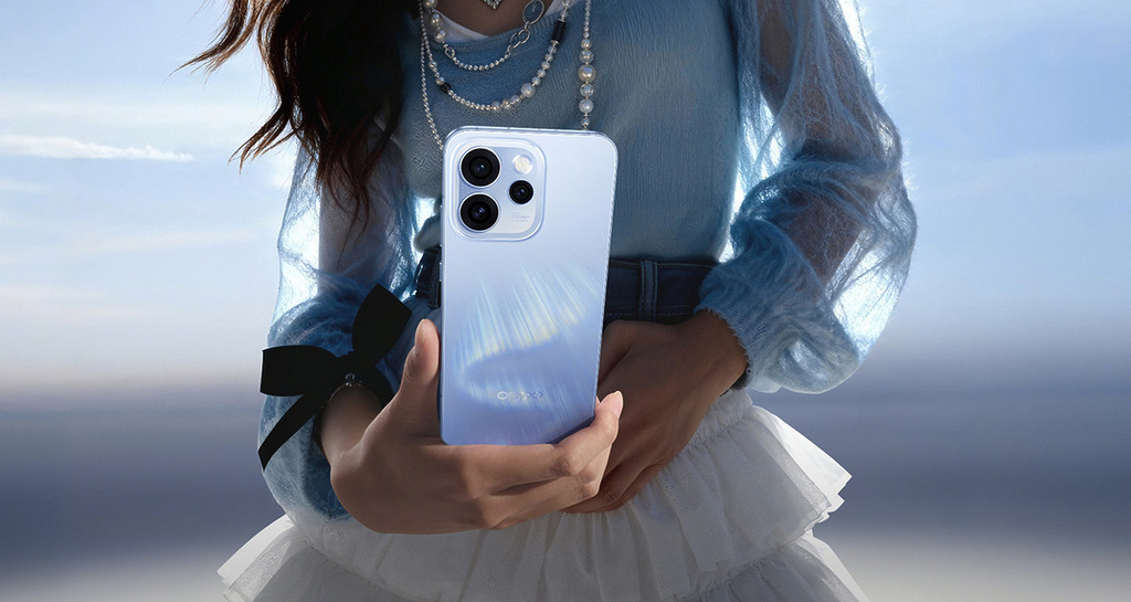 相機方面， OPPO Reno 15 Pro 採用三鏡頭相機組合，包括 5,000 萬像素超廣角（f/2.0 光圈）、2 億像素主鏡（f/1.8 光圈，OIS 防震）及 5,000 萬像素長焦（f/2.8 光圈，OIS 防震）鏡頭。