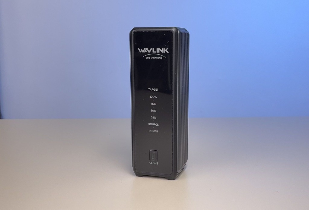 機身面板設有離線複製按鈕及進度狀態燈，