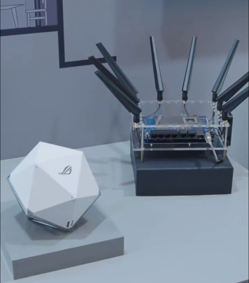 左邊是 ROG NeoCore  路由器，右上角是今次用來測試的原型基板。