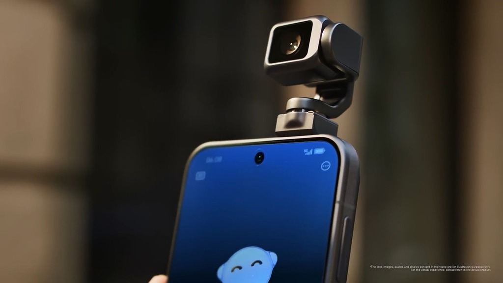 看到 HONOR Robot Phone 的轉動動作，恍如有生命一樣，相當厲害。