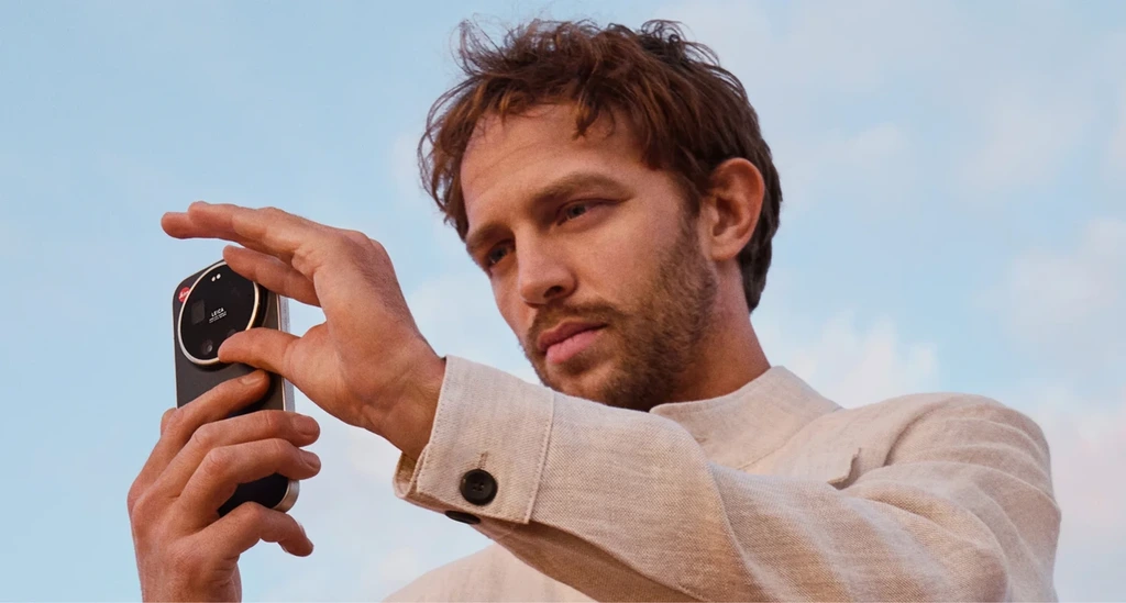 這個變焦環的厚度只有 2-3mm 左右，實際使用起來手感當然不能和真正鏡頭相比。