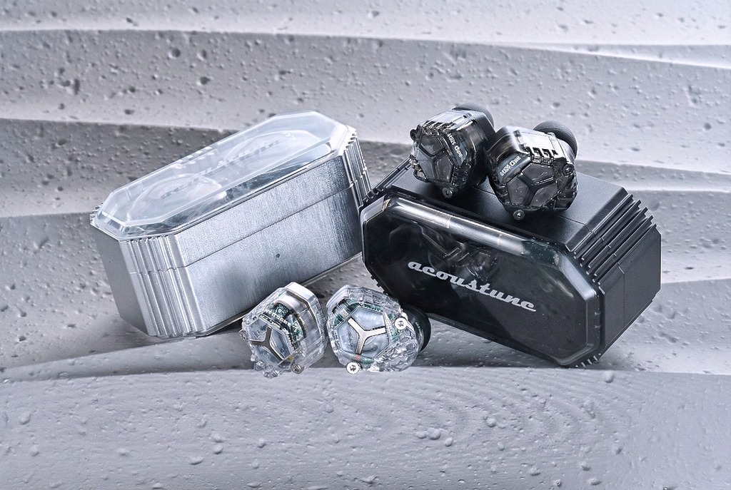 Acoustune HSX ONE 擁有透明及石墨灰兩種透光選擇。