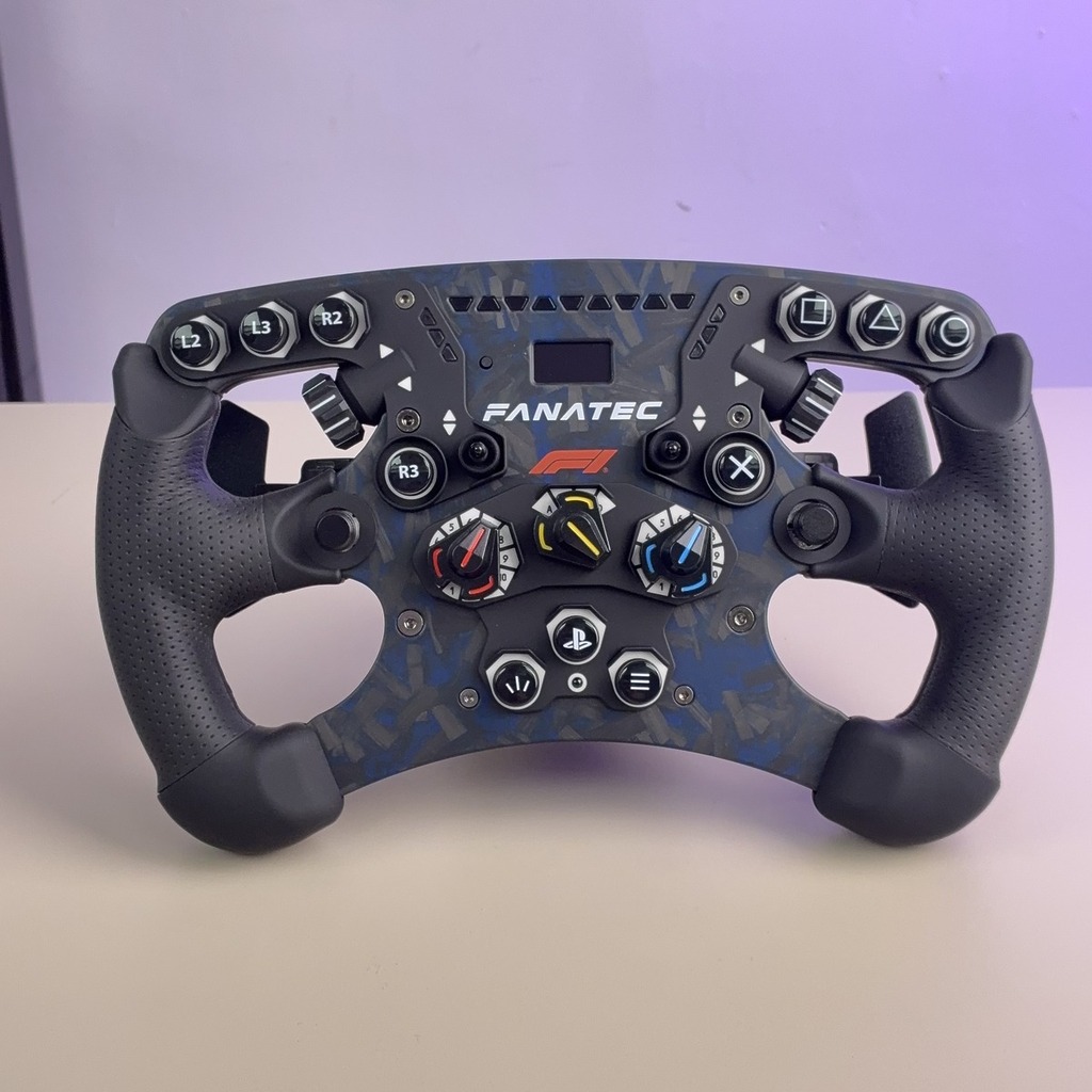 方向盤為 F1 授權的賽車設計