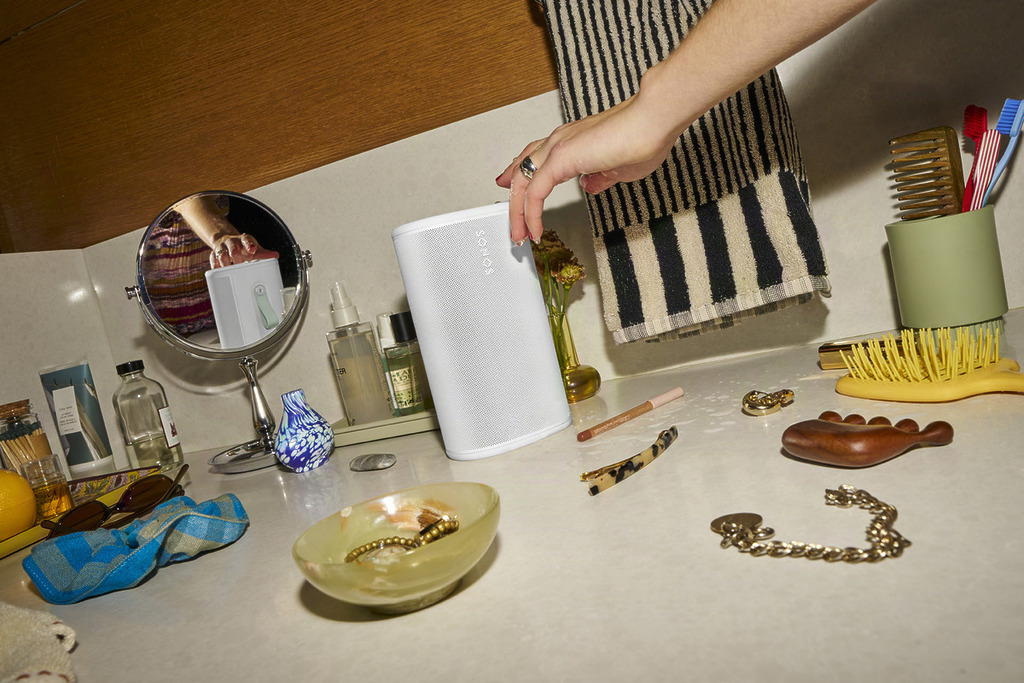 Sonos Play 是繼 Beam 系列後，另一款同時支援 Wi-Fi 及藍牙接連的便攜式無線揚聲器。