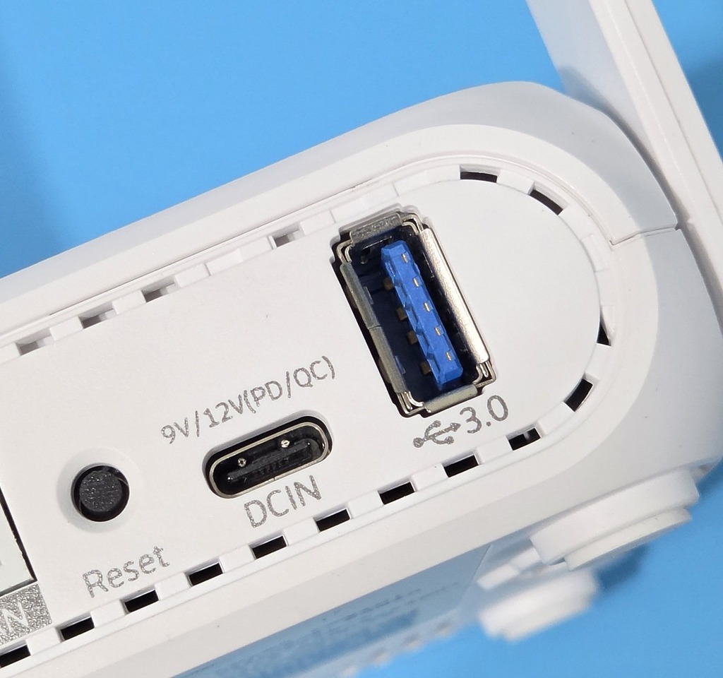 使用 USB-C 供電。