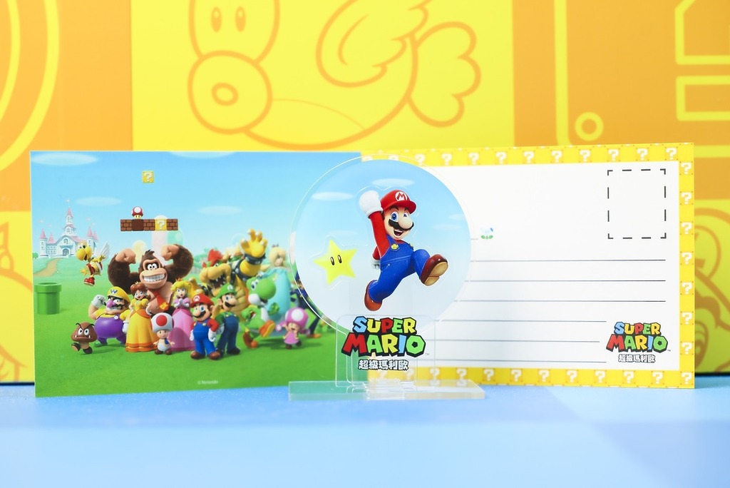 凡購物即可獲得獨家限定「購物特典」。於會場任何消費每單贈送精美明信片一張，單一消費滿 HK$300 更可獲得超級瑪利歐立牌一個。