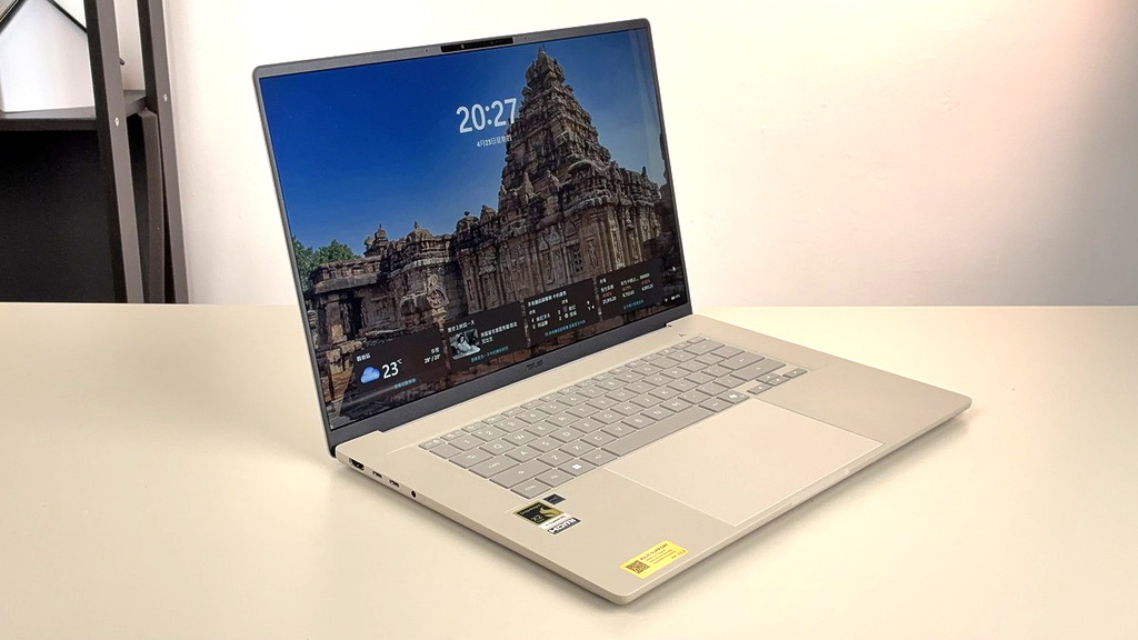 Zenbook A16 沙暮金