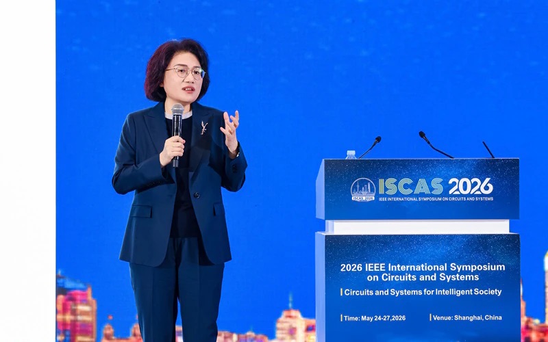 華為半導體業務總裁何庭波在 ISCAS 2026 主題演講《New Semiconductor Path in Practice》提出「韜定律」及「LogicFolding」邏輯折疊技術。