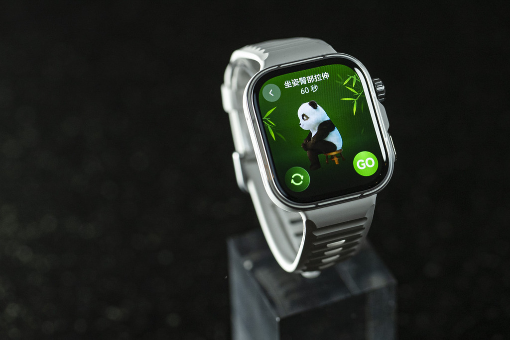HUAWEI WATCH FIT 5 系列系統配備趣味熊貓互動錶盤以增加互動性。