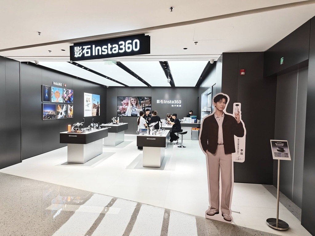 Insta360 日前於香港及內地同步突襲發售全新旗艦級雙鏡頭 8K 雲台相機——Insta360 Luna Ultra