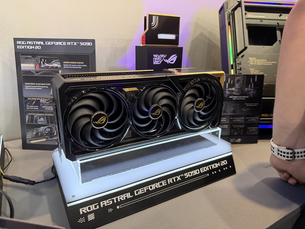 ROG Astral GeForce RTX 5090 Edition 20